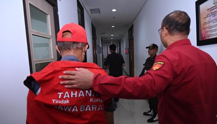 Kerugian Negara Capai Rp 18 Miliar, Kejati Jabar Tahan Eks Sekretaris DPRD Indramayu